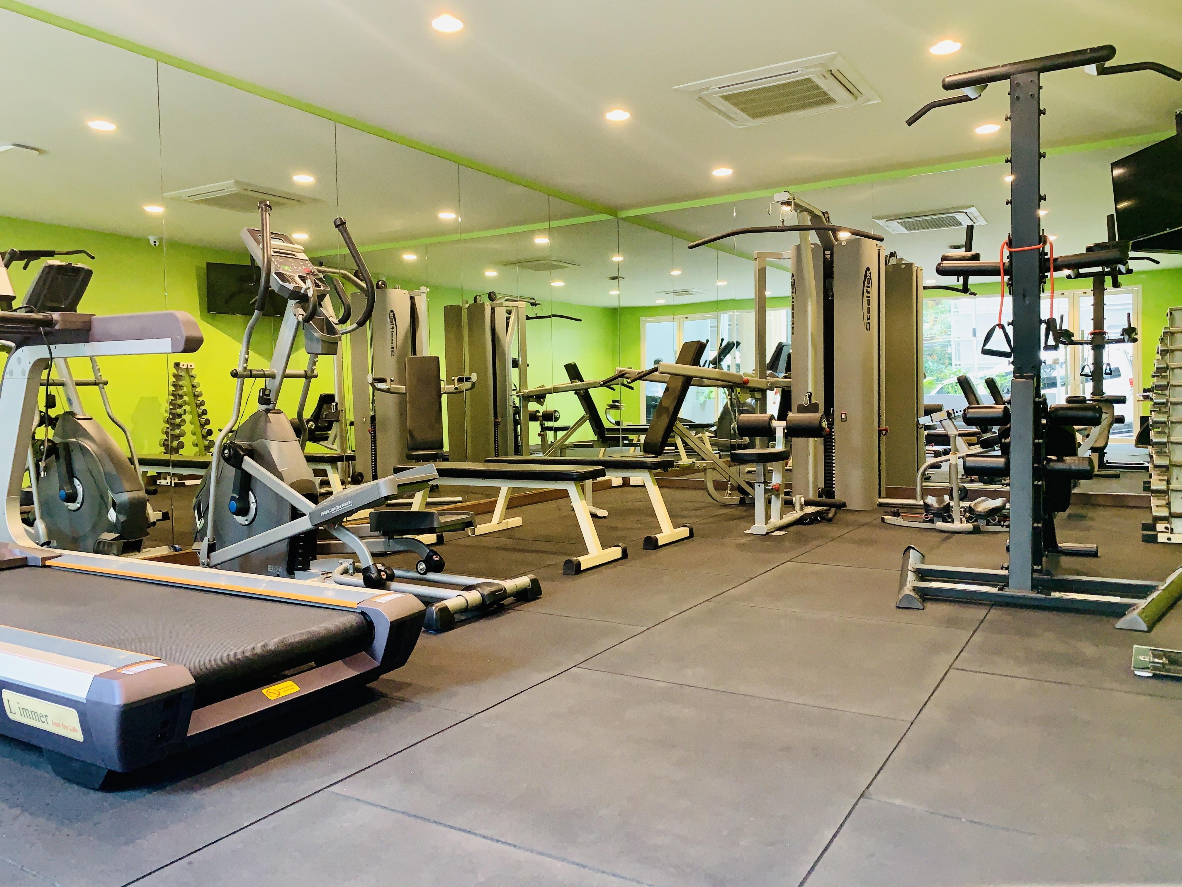 Le D'Tel Bangkok Hotel Exterior photo A typical gym
