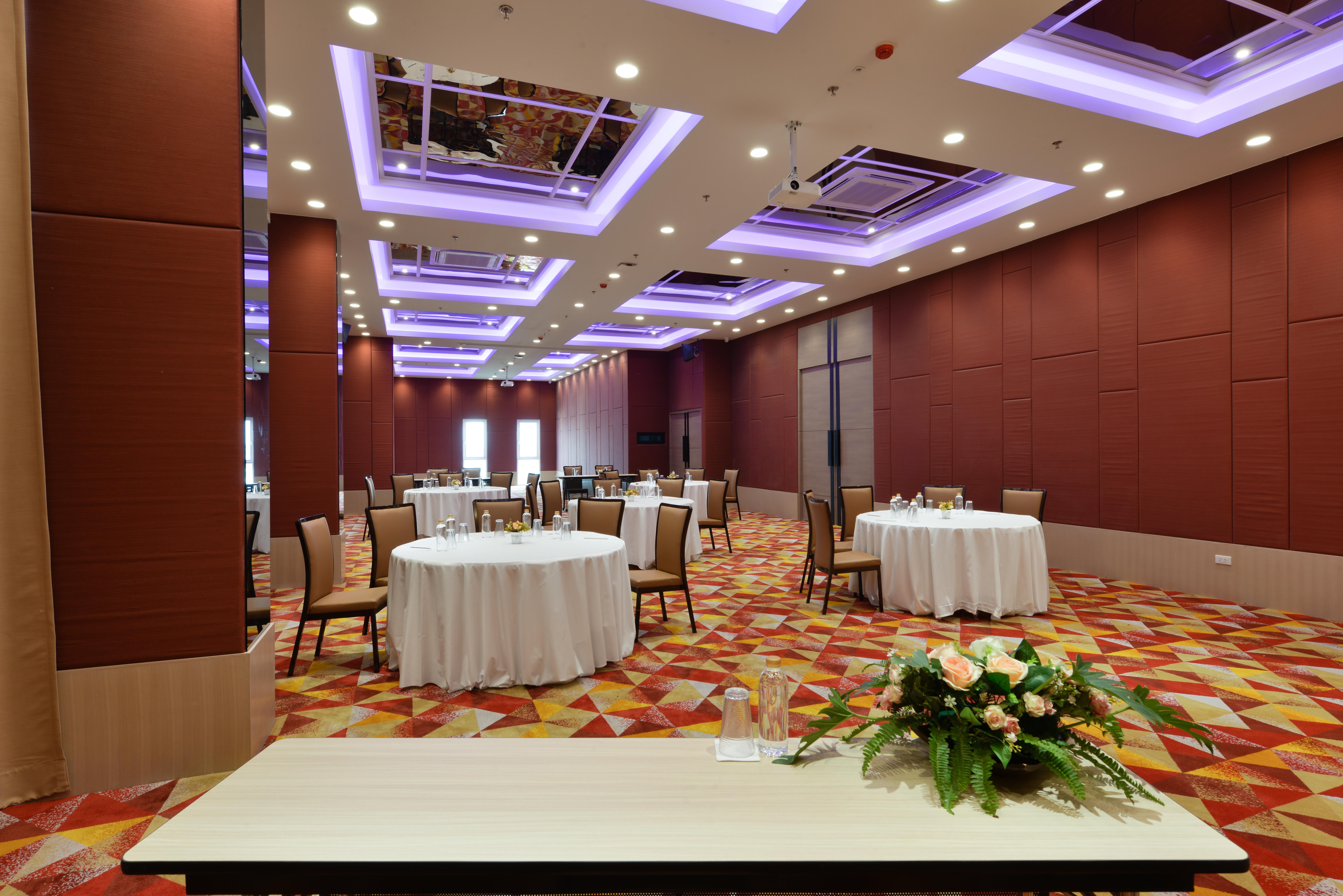 Le D'Tel Bangkok Hotel Exterior photo The ballroom
