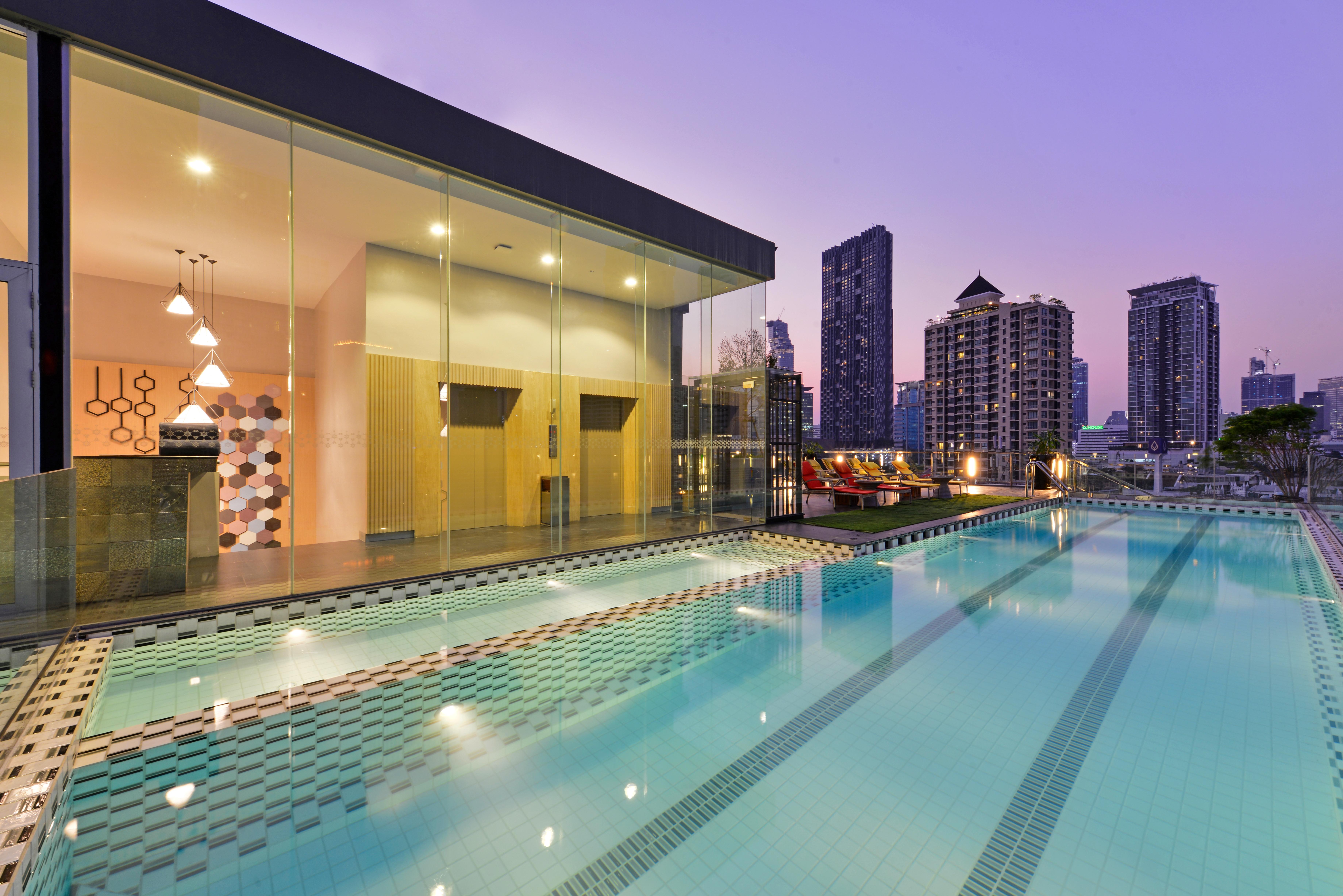 Le D'Tel Bangkok Hotel Exterior photo The swimming pool at the clubhouse