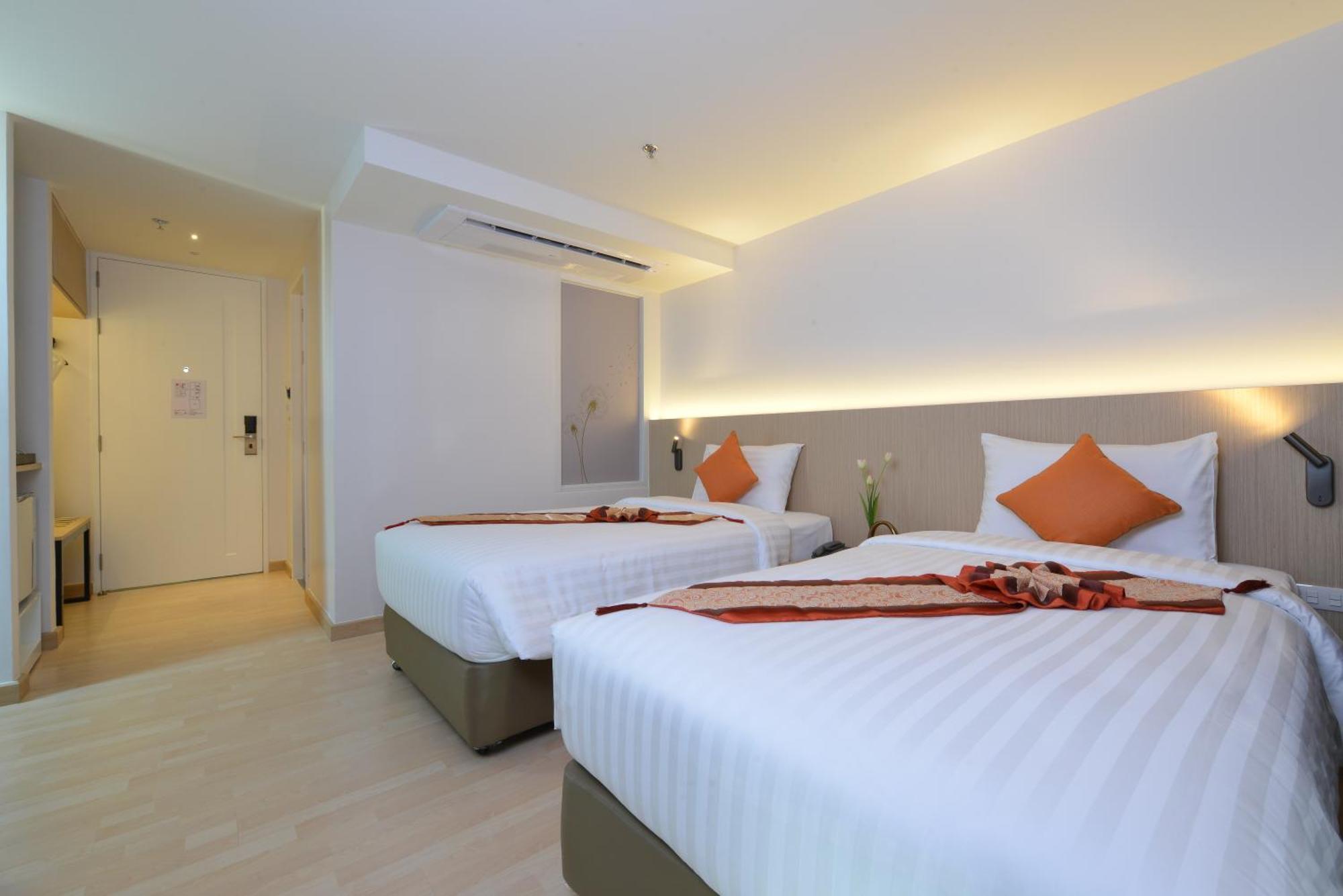 Le D'Tel Bangkok Hotel Exterior photo Deluxe Room