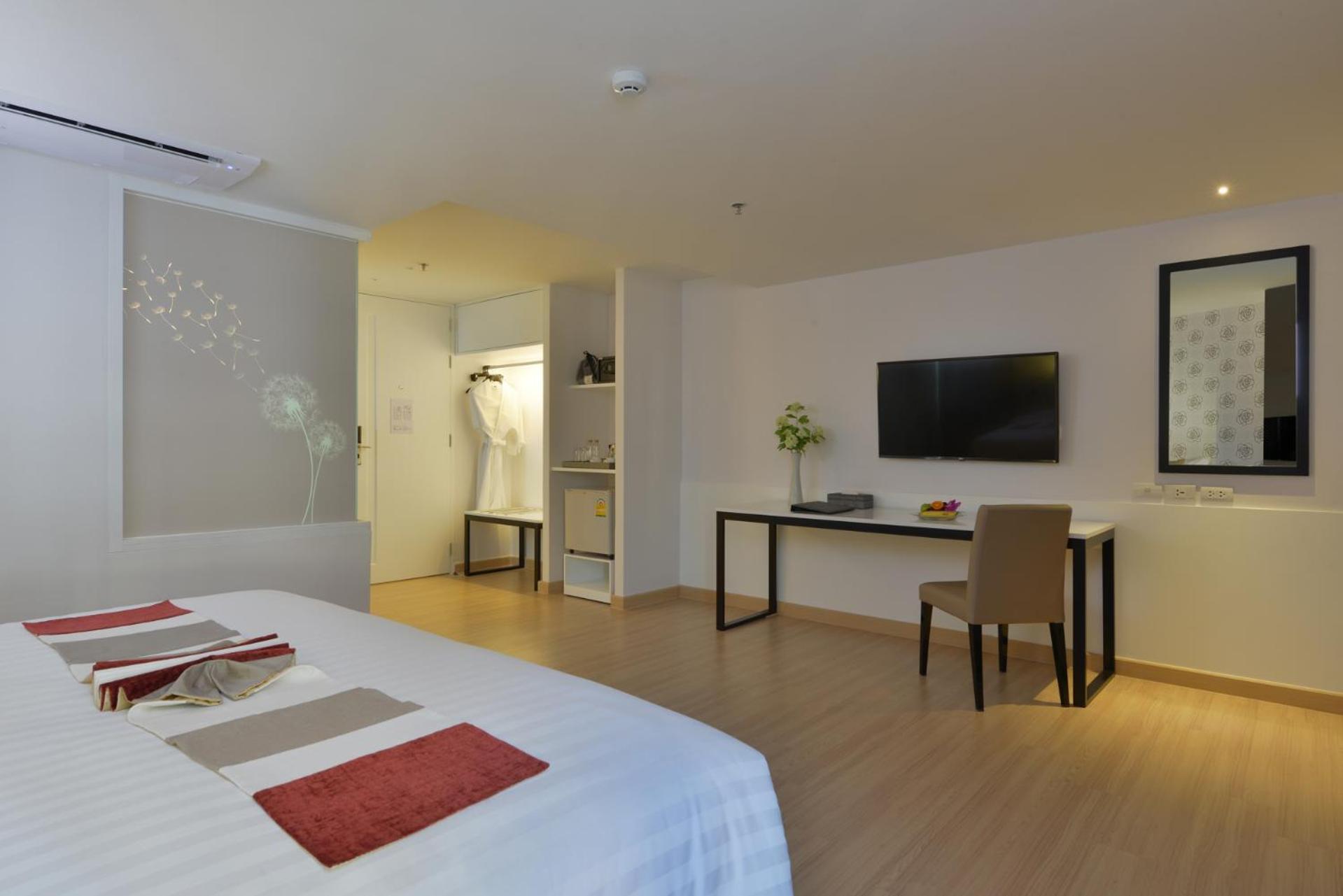 Le D'Tel Bangkok Hotel Exterior photo Deluxe Room