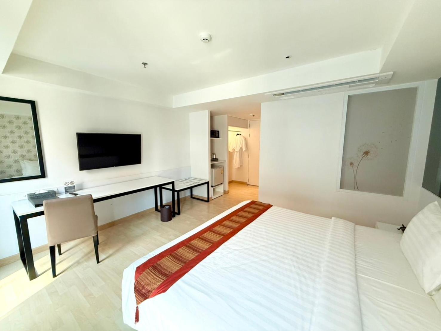 Le D'Tel Bangkok Hotel Exterior photo