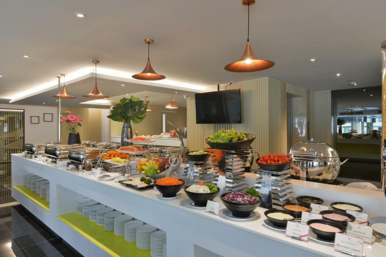 Le D'Tel Bangkok Hotel Exterior photo A salad bar
