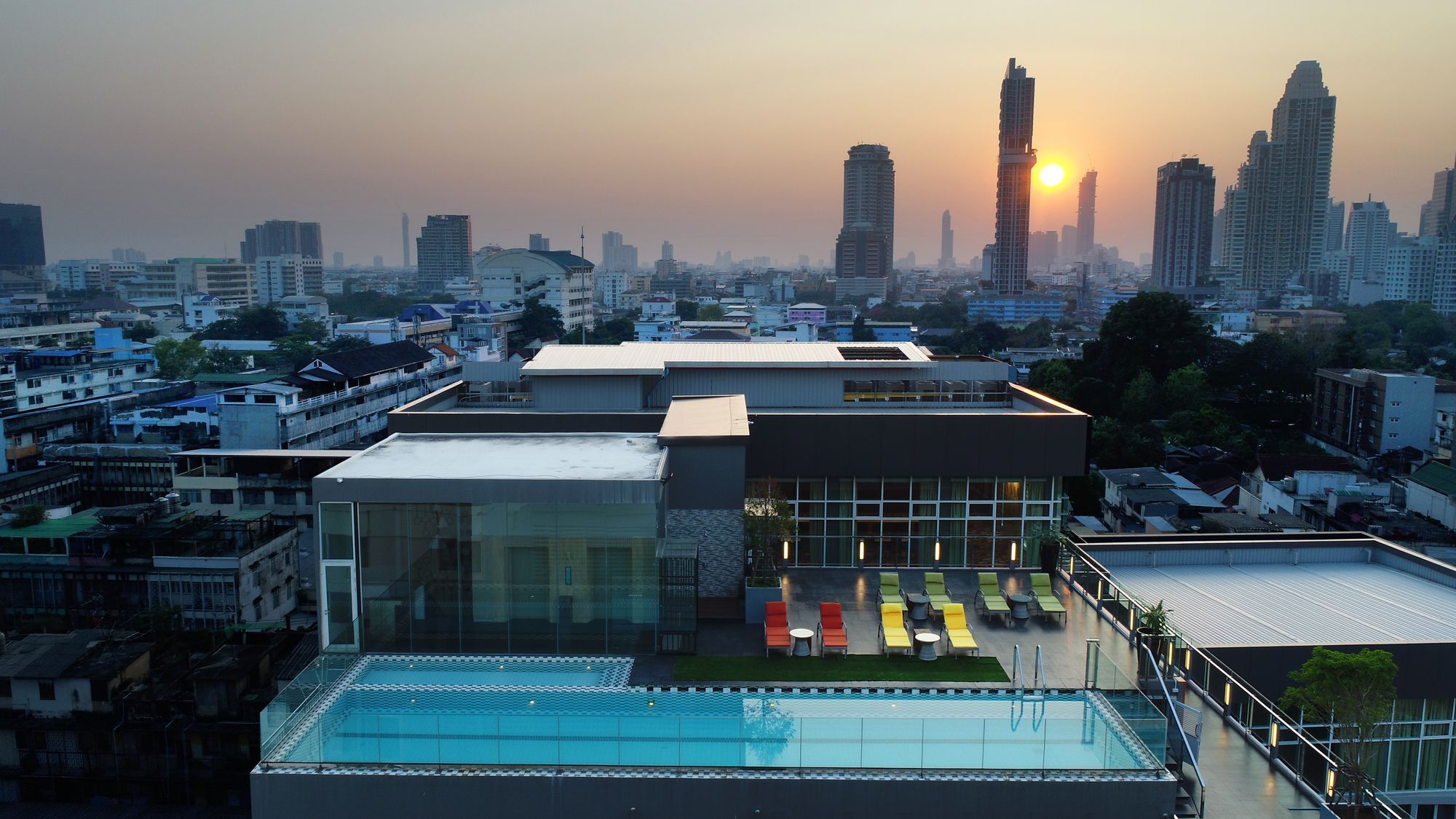 Le D'Tel Bangkok Hotel Exterior photo The rooftop pool at the U Sathorn