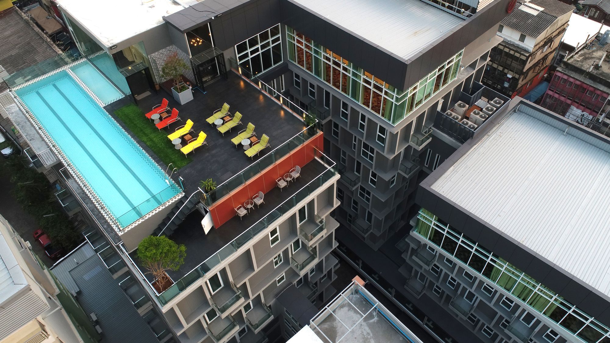 Le D'Tel Bangkok Hotel Exterior photo The rooftop of the building